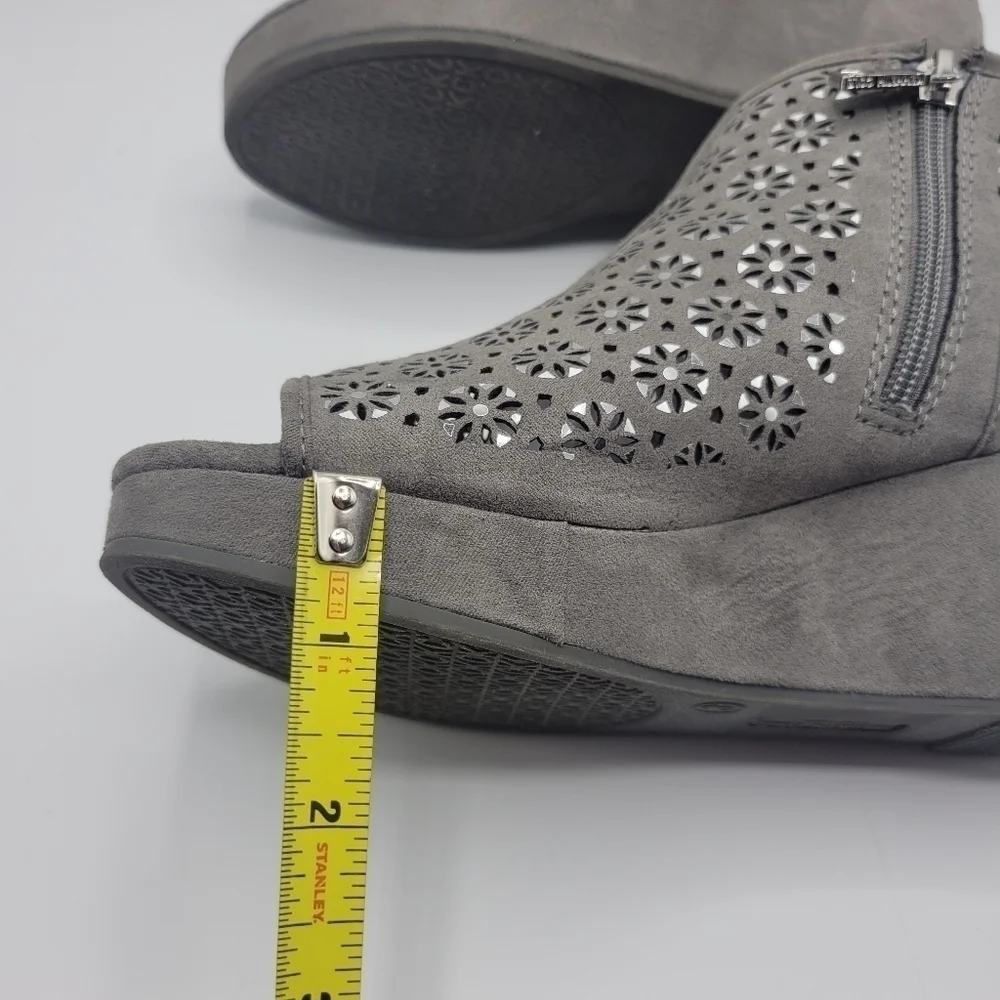 Kenneth Cole New York wedges size 3 corrie hazel grey